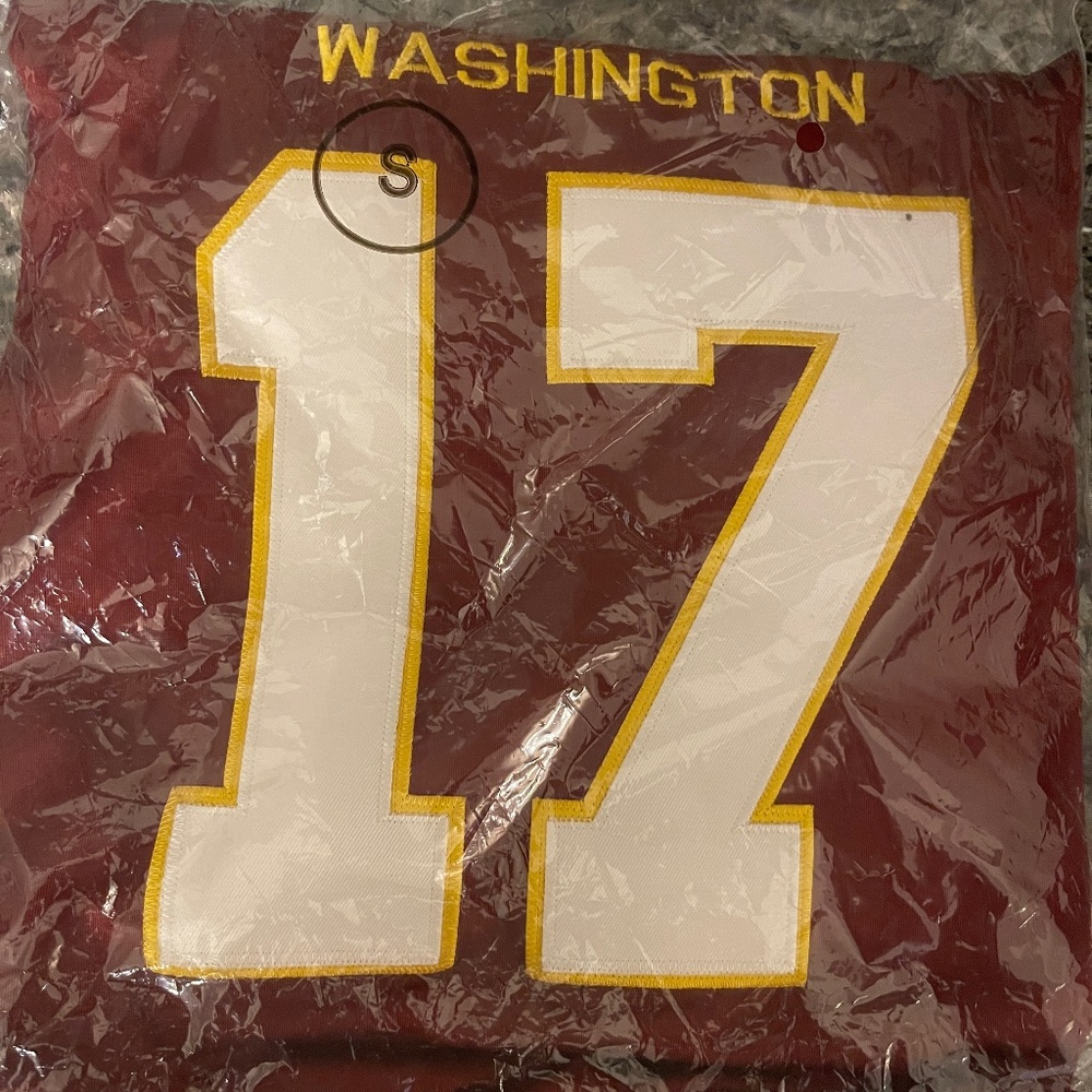 BRAND NEW WITH TAGS Terry McLaurin Jersey